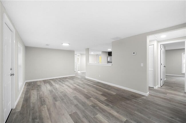 Building Photo - 5955 Kemp Dr