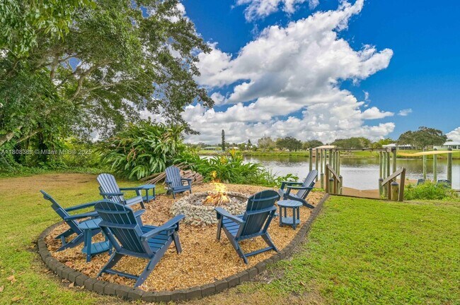 Building Photo - 671 Live Oak Ln