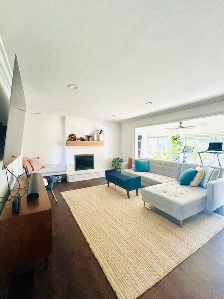 Building Photo - 18171 Beneta Way