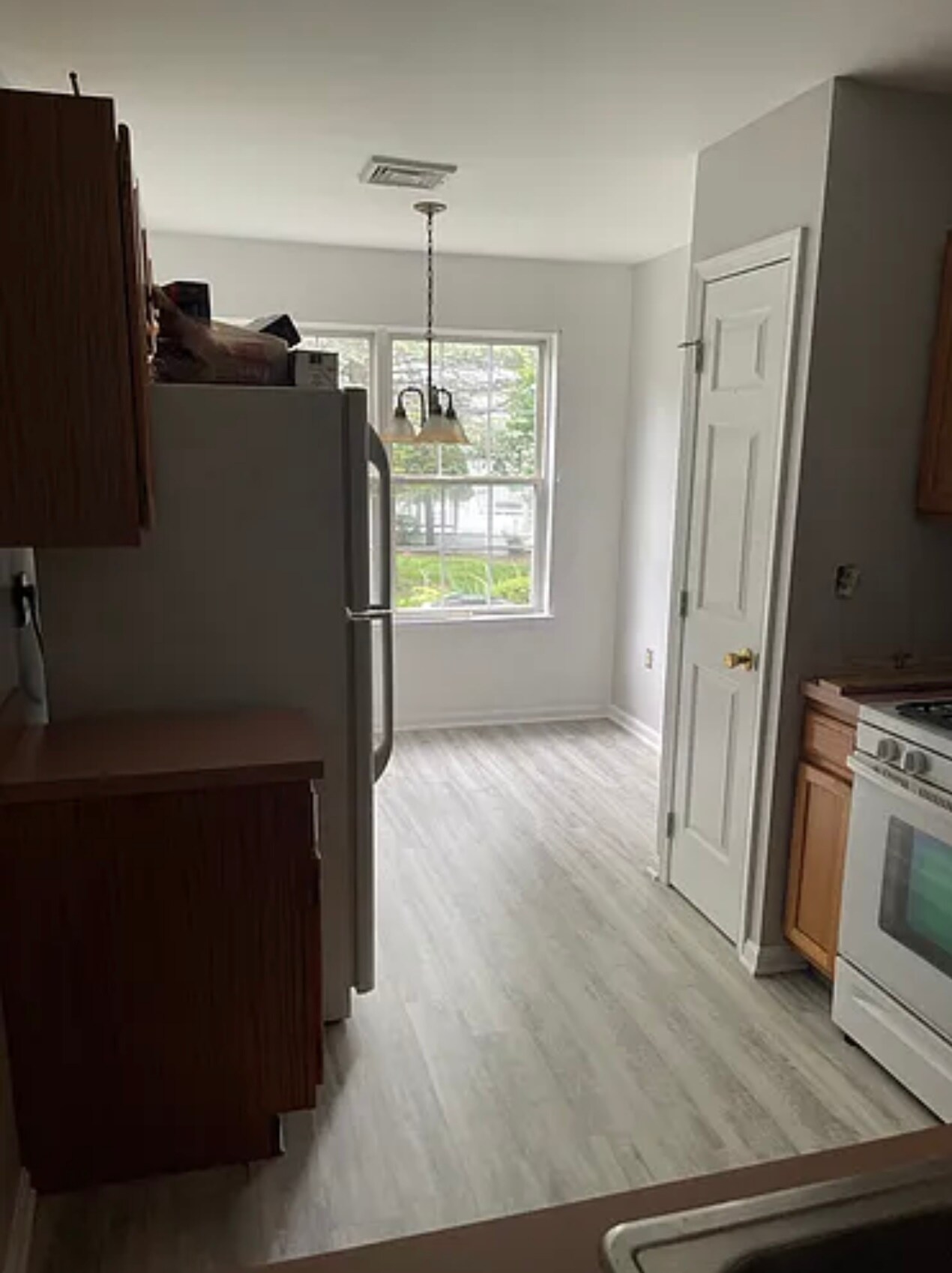 Kitchen (updated pictures coming soon) - 106 Fawn Rdg N