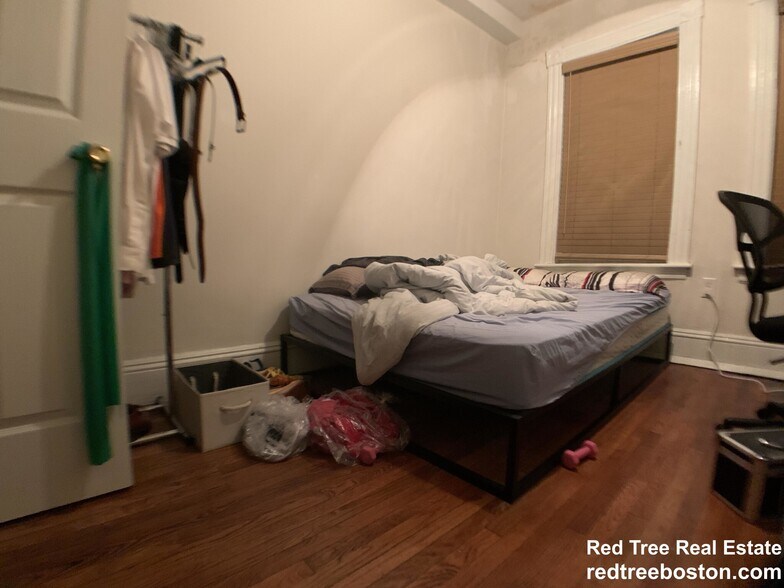 Building Photo - 49 St Germain St