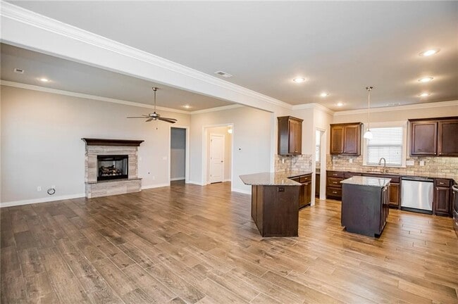Building Photo - 1104 Taylor Ln