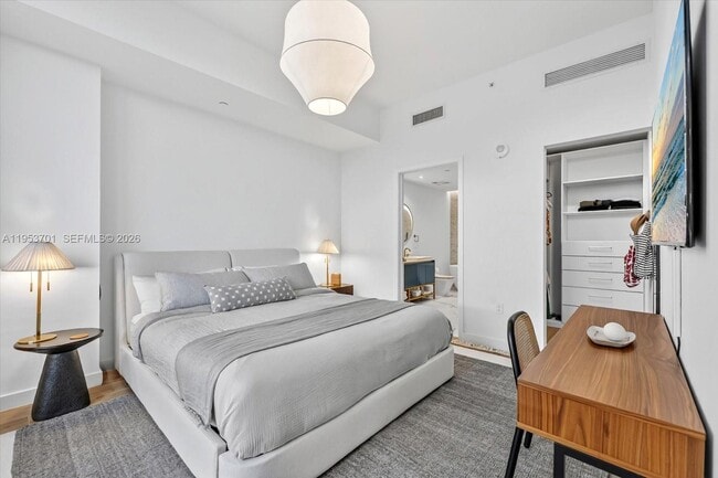 Building Photo - 2678 Tigertail Ave