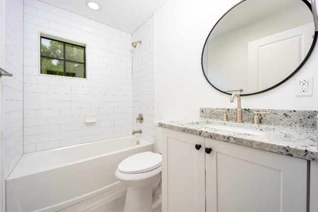 Building Photo - 3375 SW Mapp Rd