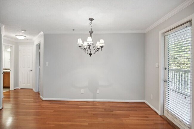 Building Photo - 1250 Parkwood Cir SE