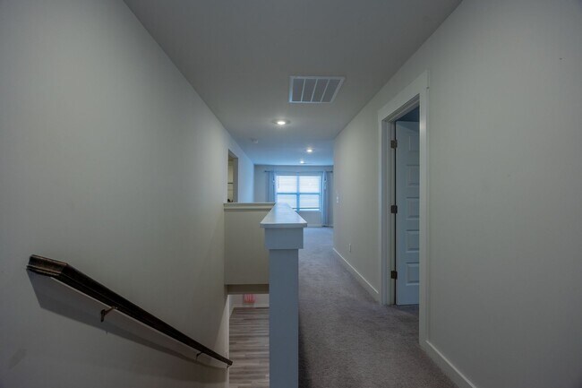 Building Photo - 1071 Ross Farms Blvd