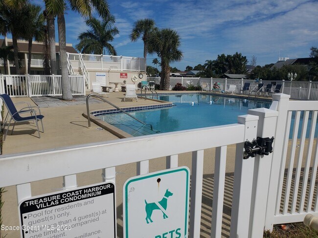 Building Photo - 250 N Banana River Dr