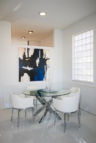 Building Photo - 661 Lake Wellington Dr