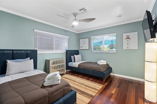 Building Photo - 418 SE 3rd Terrace