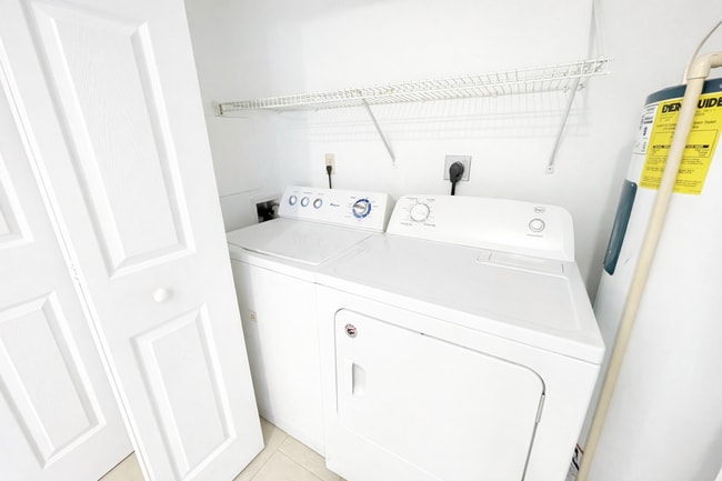 Building Photo - 1500 Iris Dr