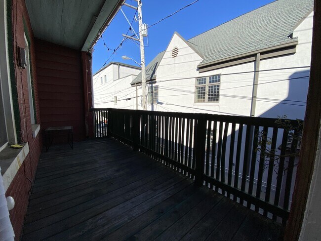 Building Photo - 23 E Walnut St