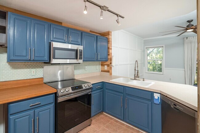 Building Photo - 1005 Bella Vista Blvd