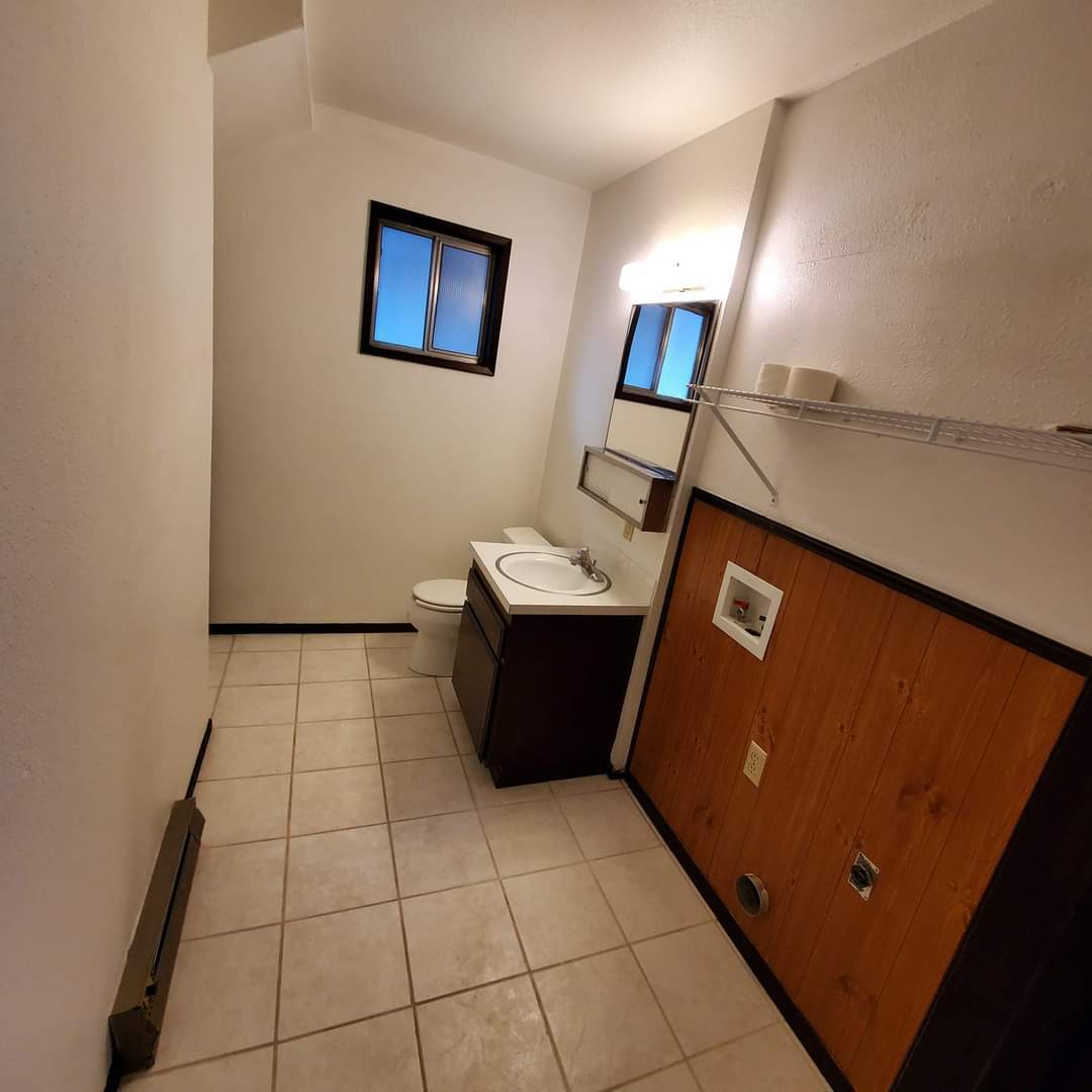 Building Photo - 1224 E 3rd St