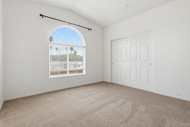 Building Photo - Oceanside - Pelican Cove Townhouse!