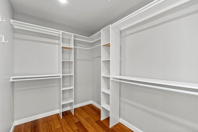 Building Photo - 1113 S Meadows Dr