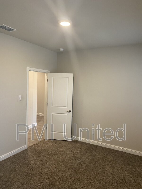 Building Photo - 249 Irish Moss Dr