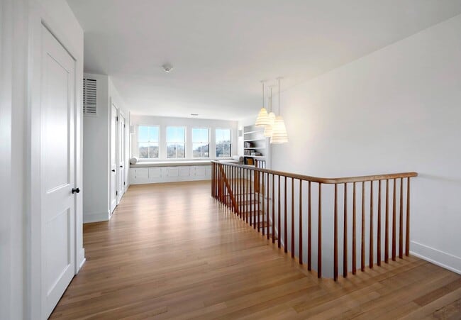 Building Photo - 280 Further Ln