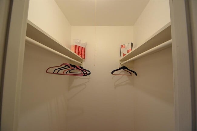 Building Photo - 5422 Kingfisher Dr