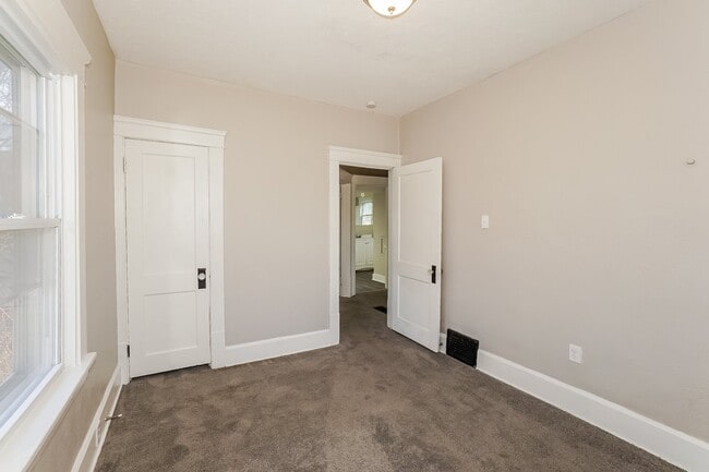 Building Photo - 1069 Herberich Ave
