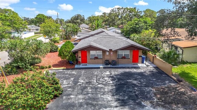 Building Photo - 137 Southeast Jefferson Cir N