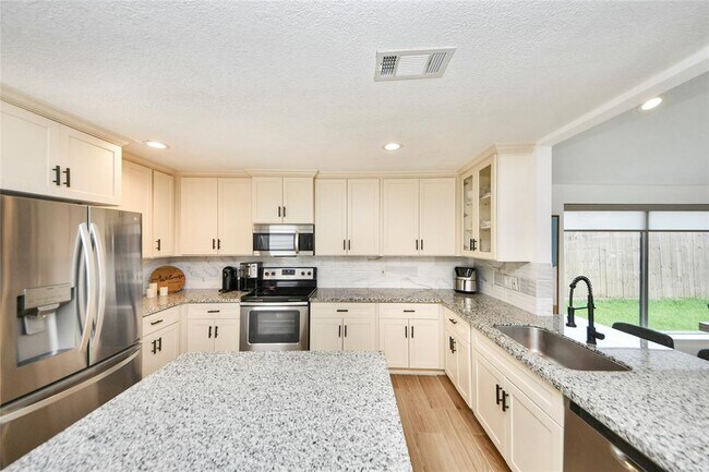 Building Photo - 4411 Hickory Downs Dr
