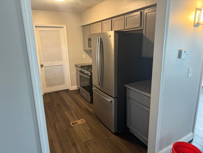 Building Photo - 120 Lakeview Blvd