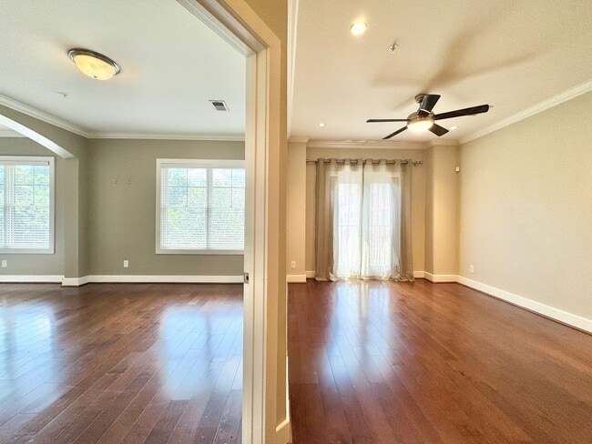 Building Photo - 2 Bedroom in Winstead Commons! Convenient to Lawndale Dr, Battleground Ave, and More!