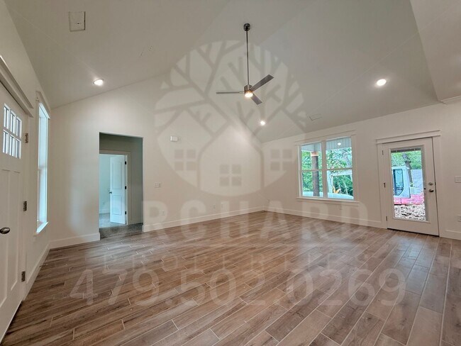 Building Photo - Bella Vista Single-Family Home- 2 Bed/ 2 Bath- Well-Designed Fernley Plan