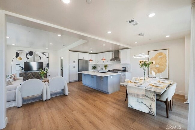 Building Photo - 712 Chestnut Ave