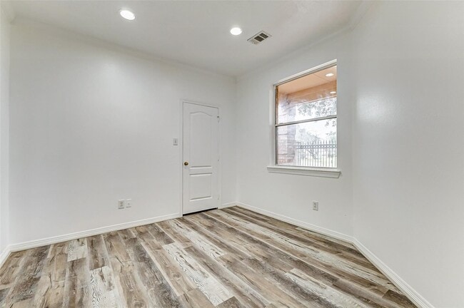 Building Photo - 14527 Clipper Cir Dr