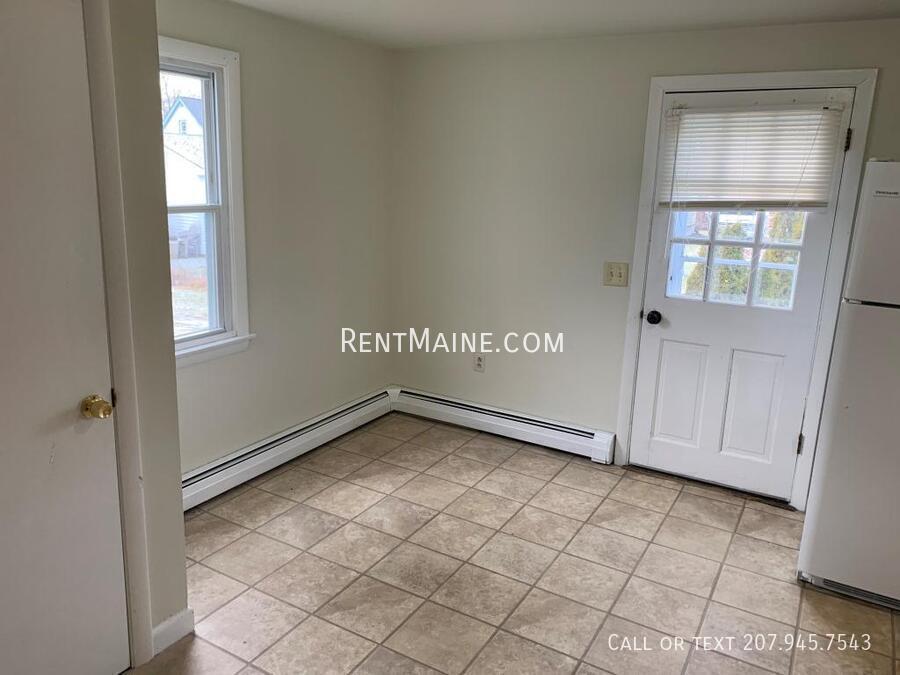 Building Photo - 13 Hemlock St