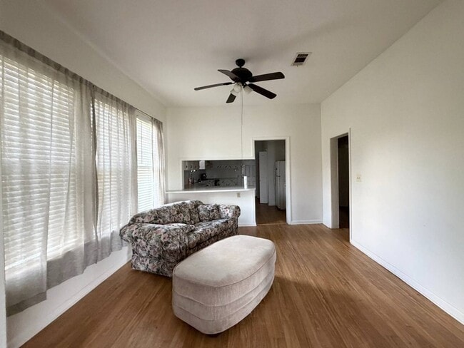 Building Photo - 218 North St