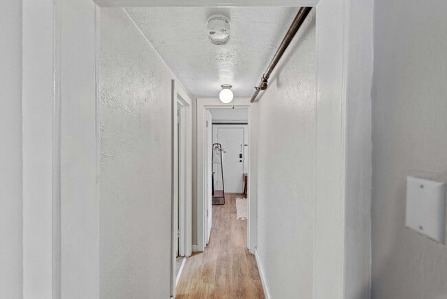 Building Photo - 864 S 5th St