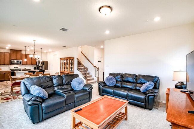 Building Photo - 1924 Stringer Pass