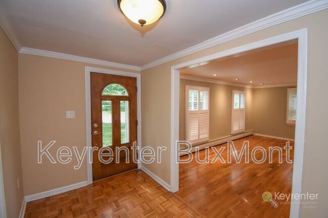 Building Photo - 5 Cedar Woods Dr