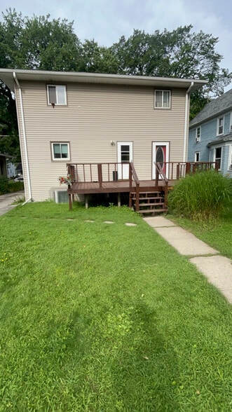 Building Photo - 604 9th St S