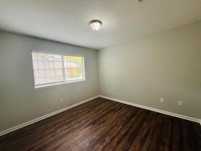 Building Photo - 1345 Stanton Dr