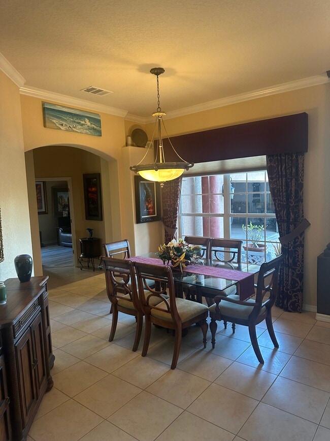 Building Photo - 566 Planters Manor Way