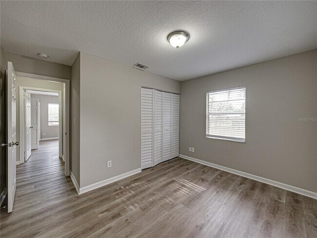 Building Photo - 5017 Lewellyn Rd