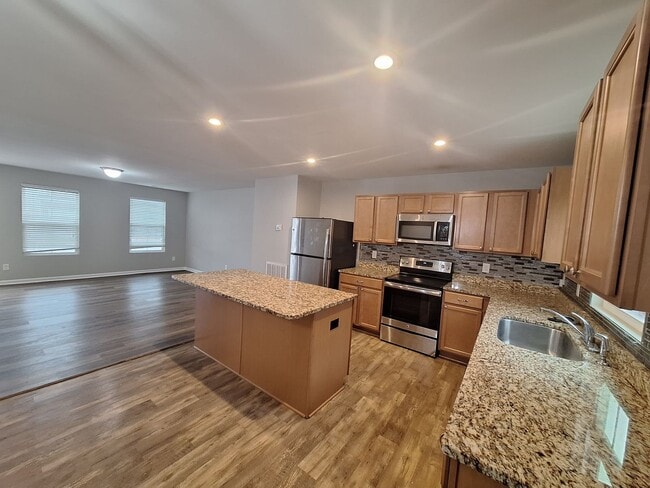 Building Photo - Wonderful Two Story Four Bedroom Home in Northeast Columbia!