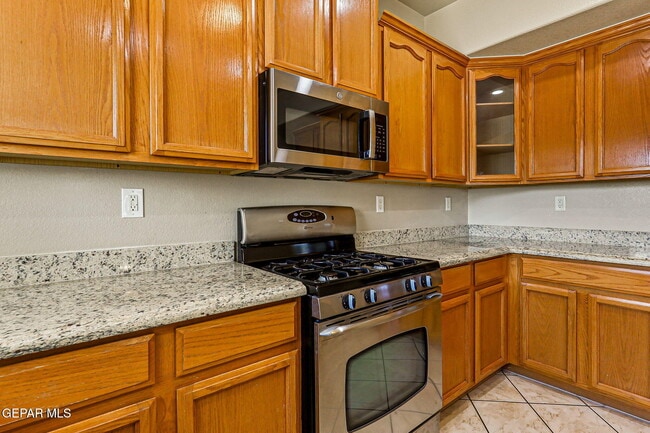 Building Photo - 951 Via Descanso Dr