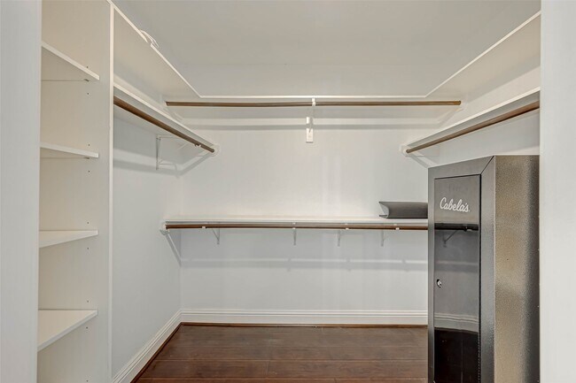 Building Photo - 520 E Castle Harbour Dr
