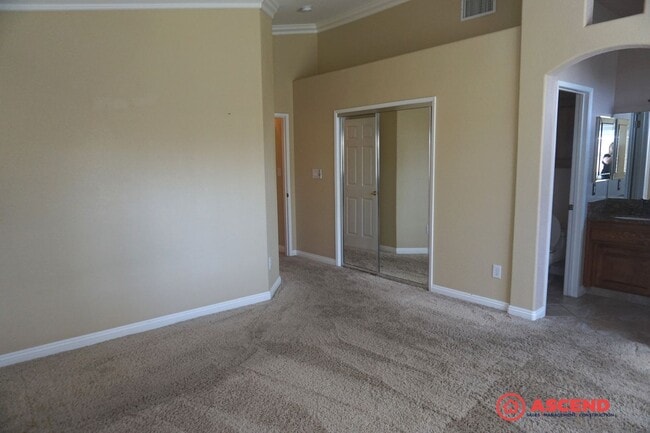 Building Photo - 3 Bedroom Home Near White Ln. & Gosford!