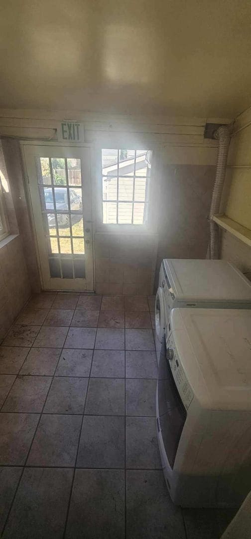 Building Photo - 3 bed/1 bath Plate Park Home