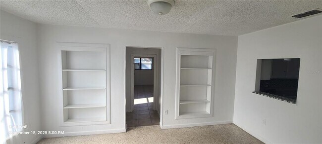 Building Photo - 2027 Bentley St
