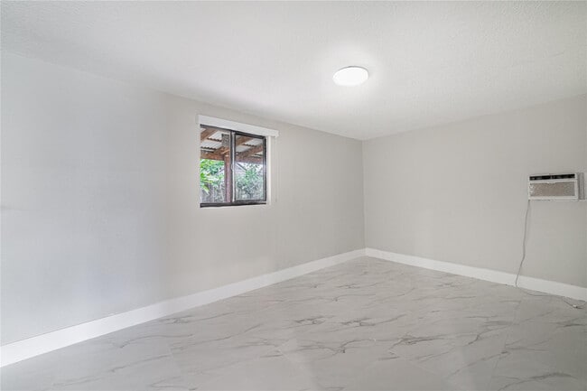 Building Photo - 6220 SW 9th Ct