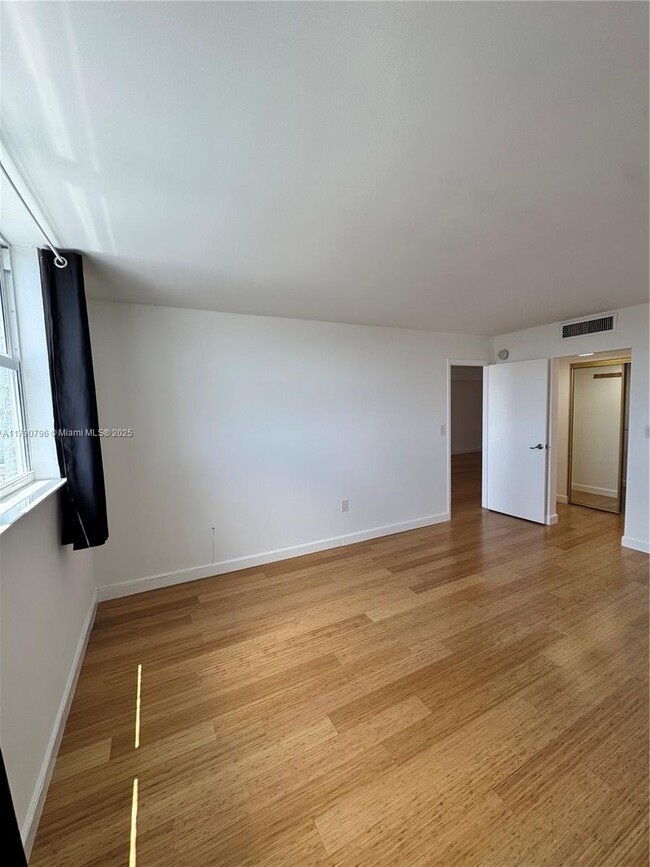Building Photo - 1470 NE 125th Terrace
