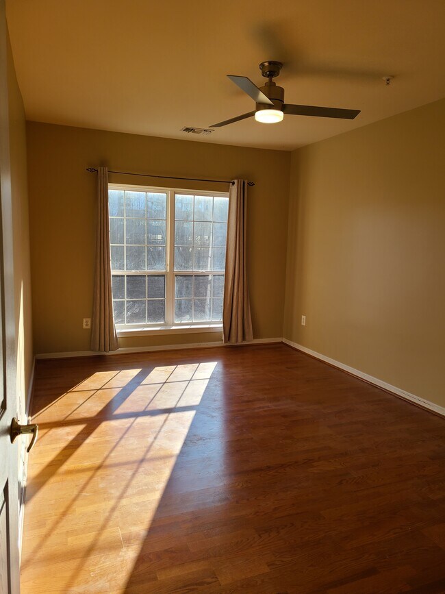 Building Photo - 4550 Strutfield Ln