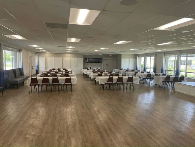 Building Photo - 7416 44th Terrace N