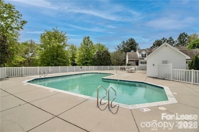 Building Photo - 137 Lynch Cir